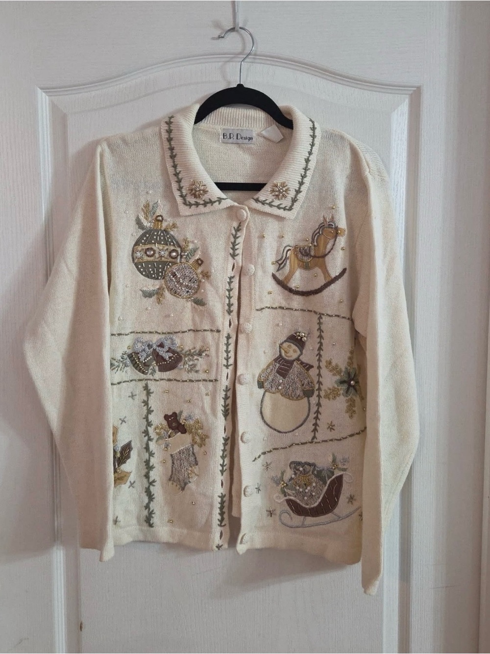 B.P. Design Women’s Cream Embroidered Beaded Christmas Sweater Sz M  AG-103
